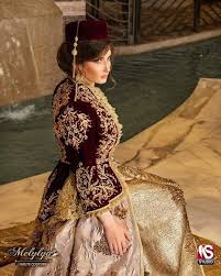 القفطان الجزائري Traditional Dresses Beautiful Outfits Traditional Outfits