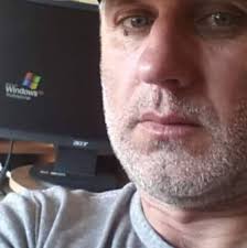 Tava e krapit gati Kush t'dojn mundet me urdhnu S'presim fort se ec sahati  Bani mirë mos me vonu. Po ta shtrojmë për qefin tonë Kallamoqe e ven  shpijet Kryti m'takon si