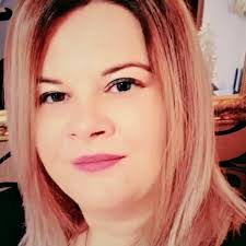 Alina Holt's Instagram, Twitter & Facebook