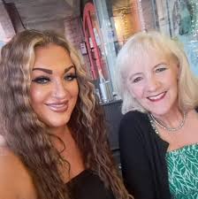 Can anyone recommend somewhere i can get a last minute ladies haircut?  💇‍♀️