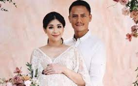 Norman hakim telah berkongsi nama anak perempuan mereka yang diberi nama, mikayla delisha hakim yang menjelaskan maksud nama diberi yang ternyata manis. Lahir Di Tanggal Cantik Choky Sitohang Umumkan Nama Putri Ketiga