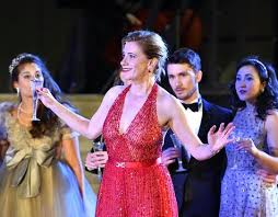 Hier erwarten dich informationen über meinen beruflichen alltag und persönliche einblicke hinter die kulissen. Karoline Edtstadler Ladt Zum Empfang In Leopoldskron Salzburg24