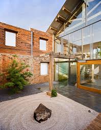 Une Ruine Transformee En Loft Atypique Dans Le Nord De L Espagne Architecture Conceptuelle Facade Maison Maison Dans Les Arbres