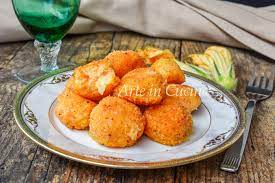 Le polpette fatte con la zucca e le patate sono pronte in pochi minuti grazie al bimby. Polpette Di Zucca E Patate Al Formaggio Ricetta Facile E Veloce