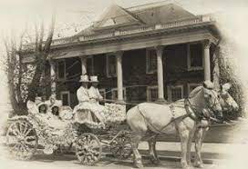 Cool Old Funeral Home In Wenatchee That Is Up For Sale Amazing Architecture Horses Pictures