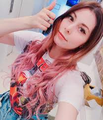 Today, after a long time, I took a day to take care of myself. Hair, nails,  clothes, eyelashes. It was a long time since I did it to "feel good". First  it