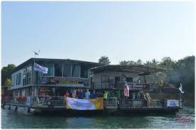 Tasik kenyir memang destinasi popular pelancongan di terengganu. Buyong Houseboat Dan Pesona Houseboat 2 Tasik Kenyir