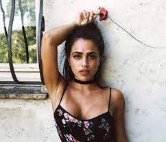 Οχι, δεν θα κλεισω τα social media, επειδη… χαρακτηριστικό είναι, πως ελάχιστες είναι οι κοινές τους φωτογραφίες στα social media. Koni Meta3a Exw Kanei Plastikh Sto Sth8os Vids Patras Events