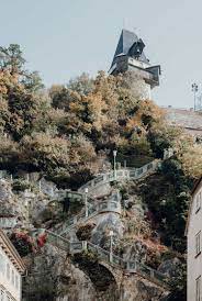 Start sehenswürdigkeiten in graz grazer schloßberg grazer schloßberg der schloßberg in graz bildet mit 123 metern höhe, ausgehend vom grazer hauptplatz , den höchsten natürlichen punkt der stadt und bietet einen 360° rundblick über die stadt graz und deren grenzen hinaus. Graz 27 Tipps Kulinarische Highlights Fur Die Steiermark Reisehappen