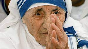 Hola, aquí les dejo esta biografía de una persona que admiro muchismo por su disposición a ayudar a todas las personas, espero que les guste el vídeo. Papa Francisco Canonizara A La Madre Teresa De Calcuta Bbc News Mundo