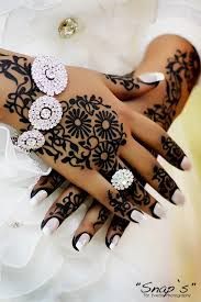 Pin By Khadija On Islam Hijab And Women S Issues Henna Hand Tattoo Henna Black Henna