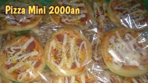 Roti (bread) ekonomis harga murah meriah (murmer) ini rasanya lezat dan menarik untuk memakannya karena bentuknya yang mini seperti roti unyil yang bentuknya kecil sangat cocok untuk bahan menu cemilan. Pizza Mini 2000s By Nita Purwaningsih Langsungenak Com