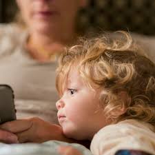 It's Hard To Admit, But I'm A Better Mom When My Phone Is Off