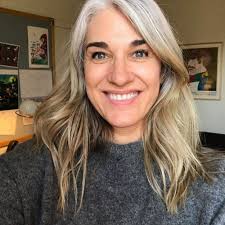 Start with a caramel brown base brown hair with blonde highlights always looks very interesting no matter whether you have long or short hair. How To Go Gray From Colored Hair Everything You Need To Know