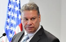 Escobar viziton Kosovën këtë javë për të diskutuar për dialogun dhe dinarin 