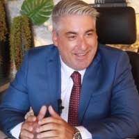 600+ perfis com “A J”