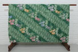 Campurkan pewarna kain dengan air. Contoh Gambar Mewarnai Kain Batik Kataucap