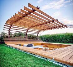 Bordered by flora & fauna, topiary hedges, statuary pieces, artisanal a perfect companion for the swimming pool or barbeque patio, the floating deck's potential truly knows no limits. 21 Easy And Inexpensive Floating Deck Ideas For Your Backyard