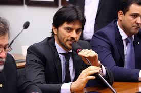 Fábio faria, genro de silvio santos e ministro de bolsonaro, já apoiou lula e dilma no passado. Novo Ministro De Bolsonaro Se Aliou A Governo Do Pt E Votou Em Lula E Dilma