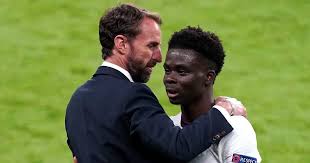 The england manager gareth southgate congratulates bukayo saka after substituting him following his superb display against czech republic. Mlrhjd9gk8zi M