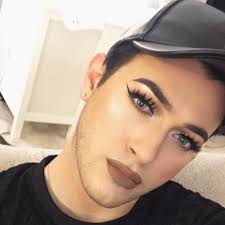 Manny Gutierrez, premier homme égérie de Maybelline