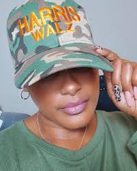 Caryn Perry (@goldynstyle) • Instagram photos and videos