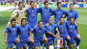 Leonardo spinazzola, de al selección de italia, es retirado de la cancha debido a una lesión durante el partido contra bélgica en los cuartos. Hacia La Euro 2020 El 11 Ideal De Todos Los Tiempos De La Seleccion Italiana 90min