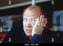 Schauspieler Klaus Löwitsch bei Dreharbeiten zur Fernsehserie Peter Strohm  in Hamburg im Jahr 1993, Porträt *** Actor Klaus Löwitsch during filming of  the television series Peter Strohm in Hamburg in 1993, portrait