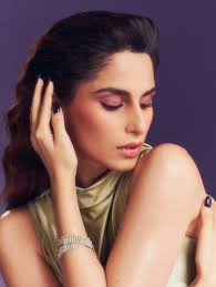 Glam max w @self__cntrd 's stunning piece, the snatch 🔥 @taskeen_c  @amannagoshe @pinky killllled it 🥵