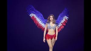 Miss france 2021 was the 91st edition of the miss france pageant. Iris Mittenaere L Oiseau Sexy Du Paradis Latin Youtube