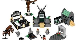 Amazon Com Lego Graveyard Duel Toys Games Lego Halloween Lego Minifigure Display Lego