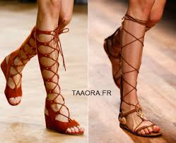 De préférence, on les choisira avec un talon carré pour faire écho au modèle iconique de la maison chanel, mais certaines l'apprécieront aussi avec un talon plus fin, voire plat comme une ballerine ouverte à l'arrière. Tendances Chaussures Printemps Ete 2015 Taaora Blog Mode Tendances Looks