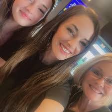 Sandra Walthall's Instagram, Twitter & Facebook