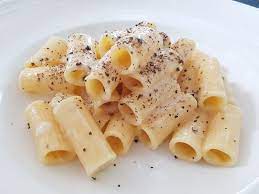Si, perchè, tutti sanno fare una sorta di cacio e pepe, ma la vera cacio e pepe, quella con la cremina realizzata solo con il formaggio, non tutti la sanno fare. Rigatoni Cacio E Pepe Picture Of Aromi Diversi Ang Thong Tripadvisor