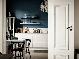 kitchen with a petrol blue wall coco
