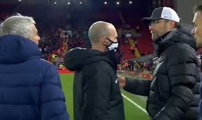 Juergen klopp melontarkan pujian terhadap koleganya, jose mourinho, jelang duel liverpool vs tottenham hotspur. Video Jurgen Klopp And Jose Mourinho Clash