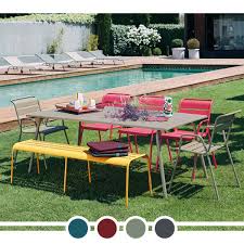 Choosing fermob means choosing a robust, modular terrace that can adapt to all your imperatives, one that is recognized by customers as offering the promise of a good time when you can go and talk. Table De Jardin Fermob Monceau 194 X 94 Cm Raviday Jardin