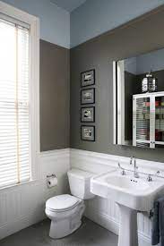 Vintage Bathroom The Legs On The Pedestal Sink Add Stability Description From Pinterest Com I Searc Badezimmer Renovieren Badezimmer Renovierungen Haus Deko