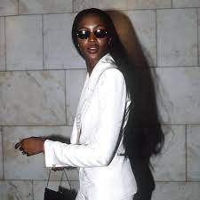 She was the recipient of a special icon award at the 2019 fashion awards). Naomi Campbell Greatest Fashion Looks 90s Cfda Awards