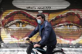 Το θέμα, ξεκαθάρισε, πως αφορά τη μη υποχρεωτική χρήση μάσκας σε εξωτερικούς χώρους. Korwnoios Telos Oi Maskes Mesa Ston Ioylio Antistrofh Metrhsh Gia Ta Pronomia Stoys Emboliasmenoys Eidhseis Nea To Bhma Online