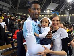 Mide 2.03 metros, pesa 95 kilos, remata a 3.50 metros y bloquea a 3,46. Worldofvolley Photo Of The Day Leon With The Cutest Fan
