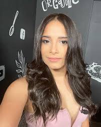 Cuál m O O d me queda mejor? ¿Seria o sonriente? 💕☺️ ——————Swipe ———>