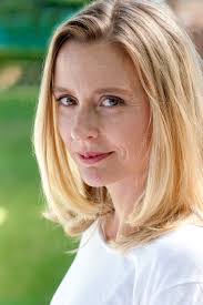 Michelle Cottle's Instagram, Twitter & Facebook