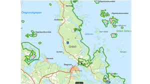 Orten har omkring 1600 invånare, och är därmed en av sveriges minsta före detta städer. Sevardheter