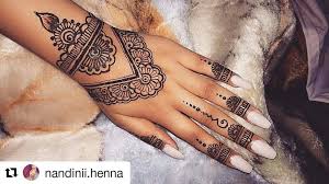 Pictures that show black henna are actually pictures with the henna paste still drying on the skin. Follow Hennafamily Hennafamily Repost Nandinii Henna Henna Mandala Mehndi Mehendi Henna Tattoo Designs Hand Henna Tattoo Hand Henna Tattoo Designs