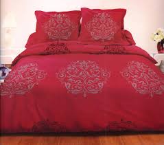 Les taies d'oreillers sont rectangulaires. Parure De Drap Lit 2 Places 4 Pieces 140x190cm Creed Rouge Une Maison Deco