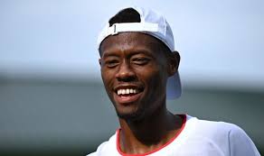 Wimbledon star offers prize money to Grand Slam champion after breaking  British hearts