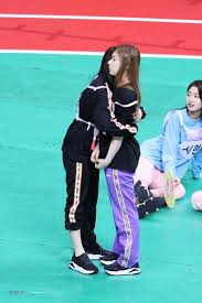 Same goes with yoohyeon and sunmi.sunmi is yoohyeon's sunbae and 5 years older than her, so i don't know whether to count them as buddies. 190812 Itzy At Idol Star Athletic Championship Isac Chae Sis Chaeyeon Itzy Kpop Girl Bands