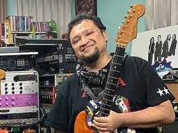 Baron merupakan mantan personel band gigi dan rif. Dxppsshojm3xcm