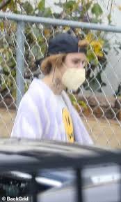 Ariana grande gets engaged to dalton gomez! Justin Bieber And Wife Hailey Are Joined By Pop Star Pal Ariana Grande And Her Fiance Dalton Gomez Daily Mail Online